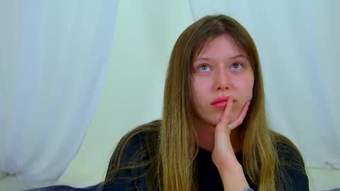 Mia online show from 02.04.26