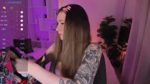 Snapshot of liliamagdalena chatting on 11.14.25 Lily online show from 11.14.25