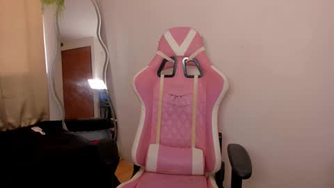 Snapshot of lilian_vergara chatting on 02.28.25 holis soy lily chang no olvides el pulgar arriba es muy importante para mi 3 independent model online show from 02.28.25