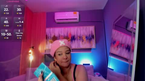 holis soy lily chang no olvides el pulgar arriba es muy importante para mi 3 independent model online show from 06.04.26
