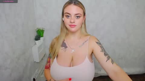 Snapshot of liliaterenzi_ chatting on 07.04.26 Lilia online show from 07.04.26