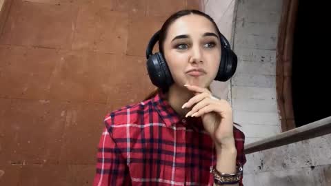 Lina online show from 09.10.25