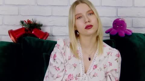 LiliLinn online show from 12.27.24