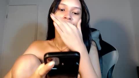 Snapshot of lilit_sensual chatting on 01.12.26 Chloe online show from 01.12.26