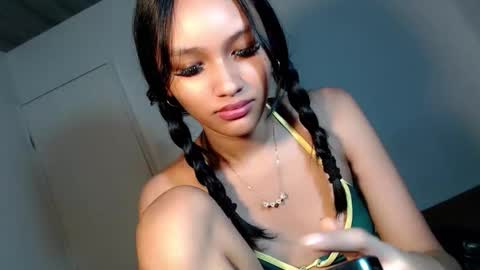 Snapshot of lilit_sensual chatting on 02.19.26 Chloe online show from 02.19.26