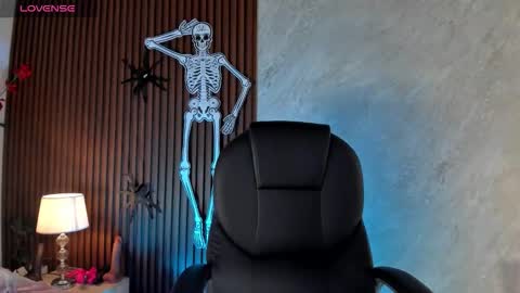 Lilith Rosse online show from 10.30.25