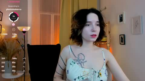 Snapshot of lilithlunna chatting on 01.10.25 Lilith online show from 01.10.25