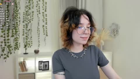 Snapshot of lilithlunna chatting on 01.14.25 Lilith online show from 01.14.25