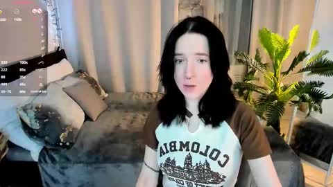 Snapshot of lilithlunna chatting on 11.11.25 Lilith online show from 11.11.25