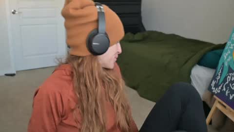 Snapshot of lilithoftrees chatting on 12.13.24 L online show from 12.13.24