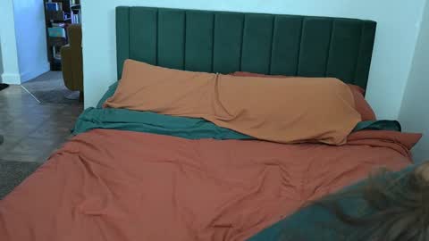 Snapshot of lilithoftrees chatting on 10.18.25 L online show from 10.18.25