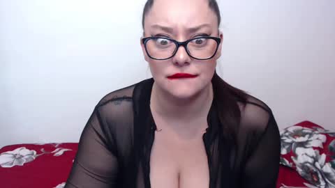 Snapshot of lilithserendipity chatting on 01.10.25 LILITHSERENDIPITY online show from 01.10.25