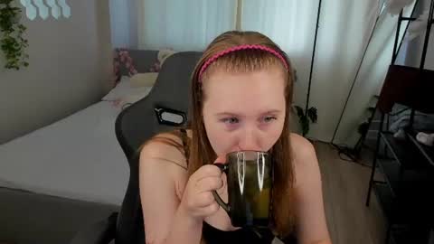 Snapshot of lilitiny chatting on 07.29.26 Lili Tiny GMT2 3-10AM MonTueWedThuSat online show from 07.29.26