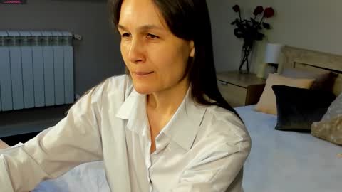 lillian_white1 online show from 02.08.25