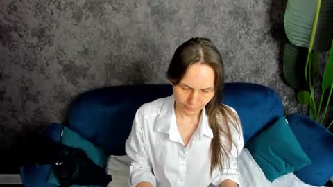 lillian_white1 online show from 02.23.25