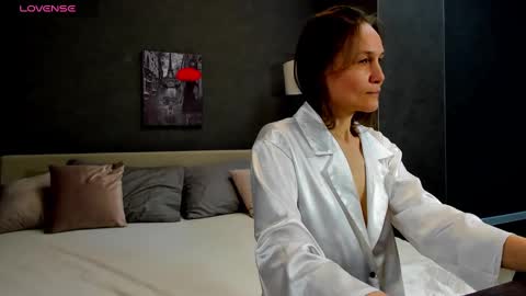 lillian_white1 online show from 02.25.25