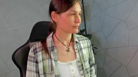 Snapshot of lillian_white1 chatting on 05.08.26 lillian_white1 online show from 05.08.26