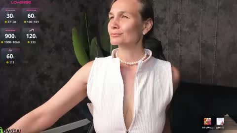 Snapshot of lillian_white1 chatting on 07.07.26 lillian_white1 online show from 07.07.26