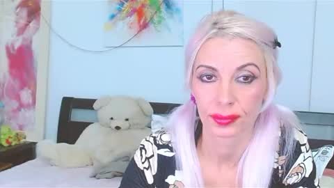 Lara online show from 10.05.25