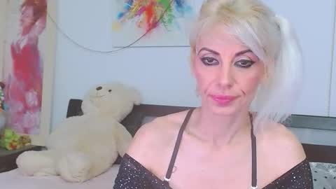 Lara online show from 05.10.26