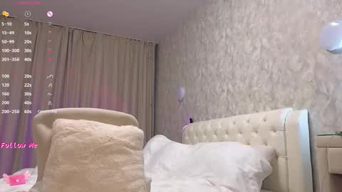 Snapshot of lilliasweety chatting on 11.25.25 Lara Angel online show from 11.25.25