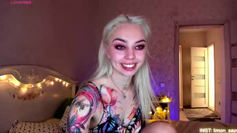 Snapshot of lillimooore chatting on 06.14.26 LilliMoore online show from 06.14.26