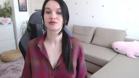 lilliyves online show from 04.21.26
