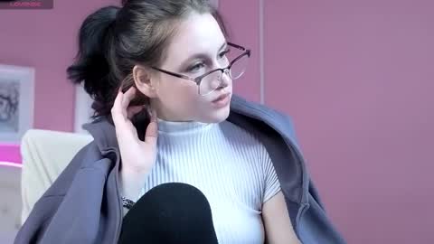 Snapshot of lilly_4u chatting on 11.26.25 Lilly online show from 11.26.25