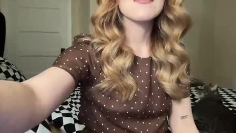 Snapshot of lilly_adams88 chatting on 06.10.26 lilly_adams88 online show from 06.10.26