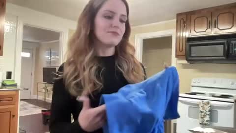 Snapshot of lilly_adams88 chatting on 06.19.26 lilly_adams88 online show from 06.19.26