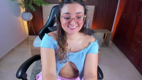 Snapshot of lilly_ass chatting on 02.08.25 L I L L Y online show from 02.08.25