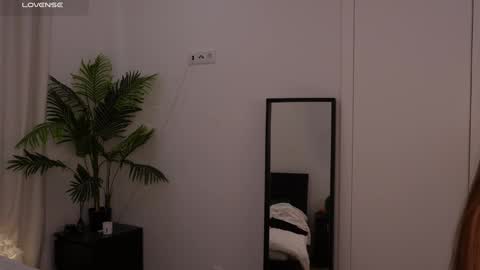 Lilly Colins online show from 01.16.25