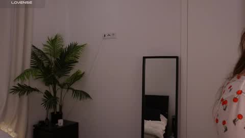 Lilly Colins online show from 01.18.25