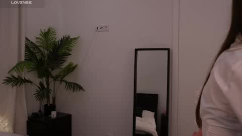 Lilly Colins online show from 01.23.25