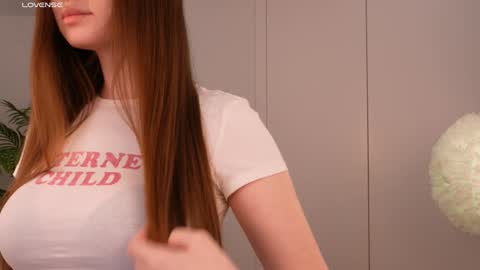 Lilly Colins online show from 01.29.25