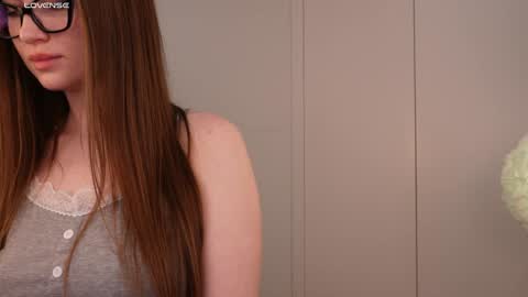 Lilly Colins online show from 01.31.25