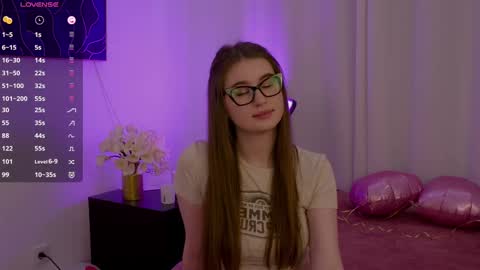 Lilly Colins online show from 02.23.25