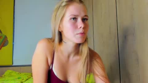 Snapshot of lillybrigit chatting on 04.08.26 Lilly online show from 04.08.26