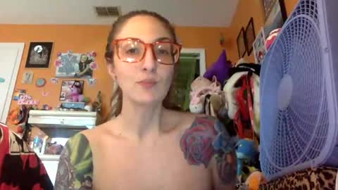 Snapshot of lillylushabae chatting on 11.19.25 hi guys im back on here 3 online show from 11.19.25