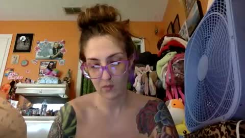 hi guys im back on here 3 online show from 05.21.26