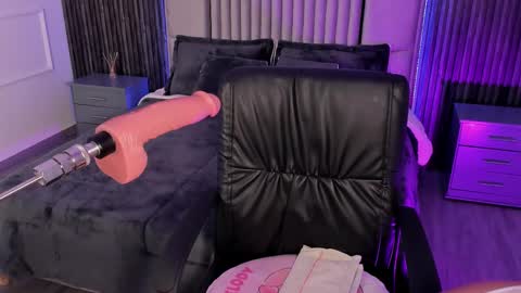 Snapshot of lillyortiz_ chatting on 03.05.25 Lilly Ortiz online show from 03.05.25