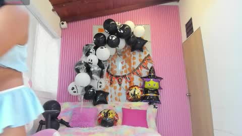 Snapshot of lillyy16 chatting on 10.21.25 lillyy16 online show from 10.21.25