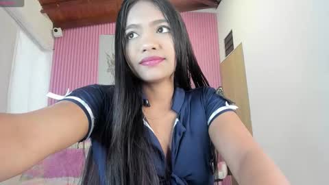 Snapshot of lillyy16 chatting on 11.21.25 lillyy16 online show from 11.21.25