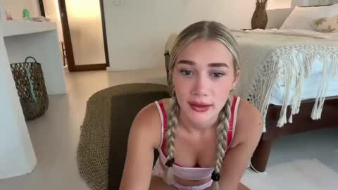 Snapshot of lillyyfaithh chatting on 04.18.26 lilly online show from 04.18.26