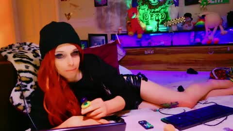 Snapshot of liltrannyslut chatting on 12.29.24 jasmine spunn online show from 12.29.24