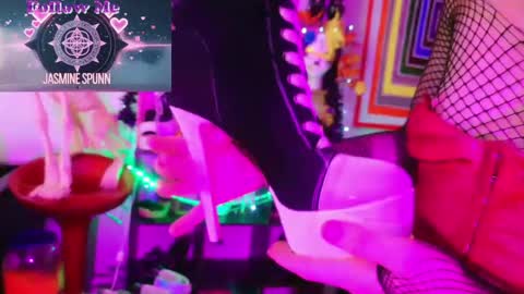 Snapshot of liltrannyslut chatting on 10.26.25 jasmine spunn online show from 10.26.25