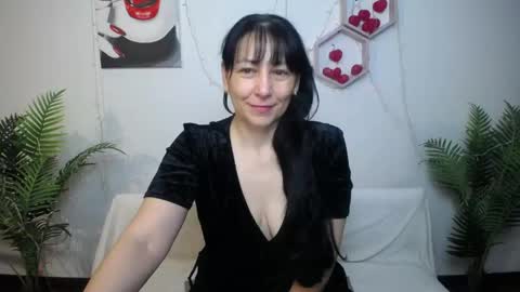 Snapshot of lilugrants chatting on 04.16.26 lilugrants online show from 04.16.26