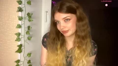 Snapshot of lily__moon_ chatting on 04.25.26 Lily online show from 04.25.26