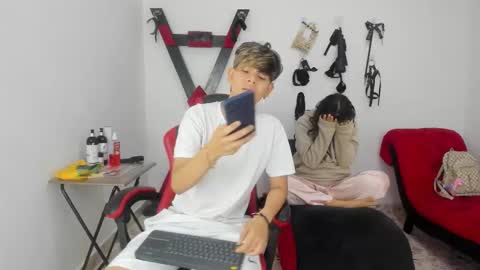 Lily and Lina online show from 12.05.25