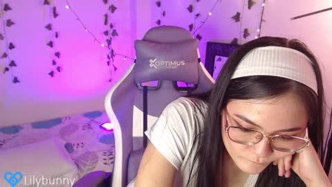 Fansly LilyBunny- help me reach 50 thumbs up online show from 02.04.25